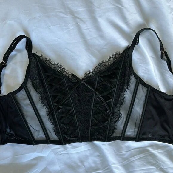 Victoria’s Secret Unlined Lace-Up Corset Top - Picture 4 of 10